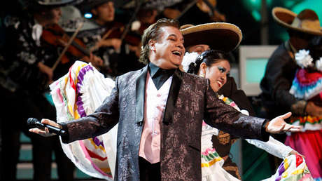 López Obrador habla de la 'resurrección' de Juan Gabriel: "Vamos a dar como hecho que vive por sus canciones"