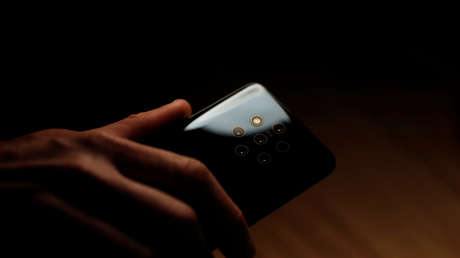 Críticas al sensor de huellas del nuevo Nokia 9: lo desbloquean con un paquete de chicles y con el dedo de otra persona (VIDEO)