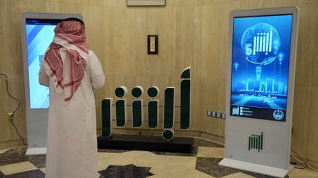 Dos hermanas sauditas refugiadas llaman a Google y Apple a retirar una aplicación que permite controlar a las mujeres en su país