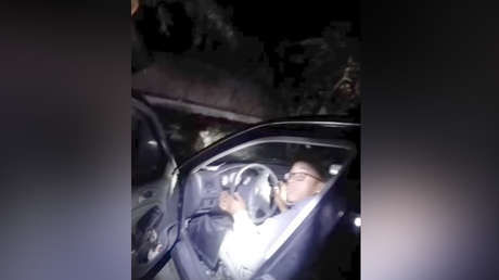 Difunden el video en que policías de EE.UU. disparan a quemarropa a un joven conductor armado con un rifle de aire