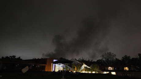 FOTOS, VIDEOS: Ataques aéreos con misiles en la capital de Libia