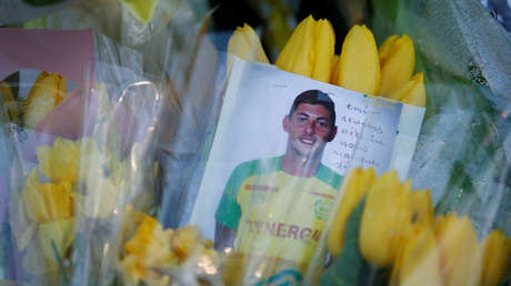 Arrestan a dos personas acusadas de difundir una foto del cadáver del futbolista argentino Emiliano Sala