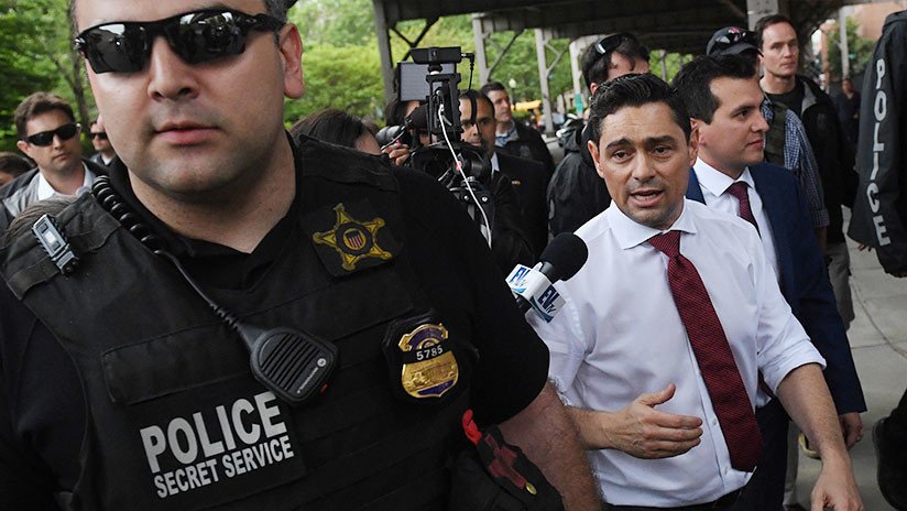 Máxima tensión en la Embajada de Venezuela en Washington donde permanecen unos activistas para evitar el ingreso del personal de Guaidó