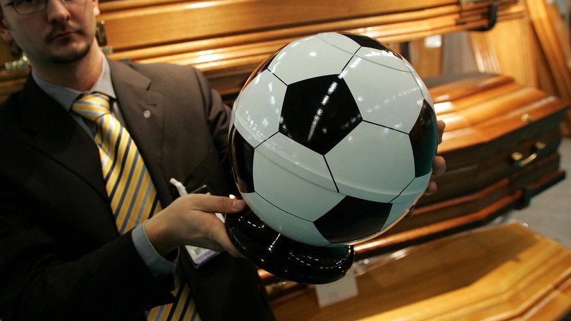 Regalan ataúdes como premio a los ganadores de un campeonato de fútbol sala en Perú (FOTOS, VIDEO)