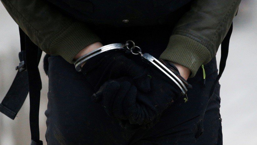 Un hombre que erróneamente estuvo en prisión 30 años por violación, sale de la cárcel y viola a una mujer