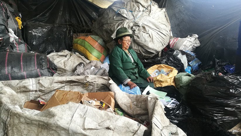 "Meter las manos a la basura": el arduo trabajo no reconocido de los 'recicladores de base'