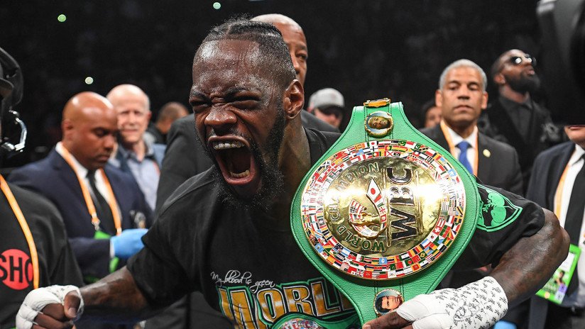 Un golpe 'explosivo': Deontay Wilder noquea a su rival en el primer asalto (VIDEO)