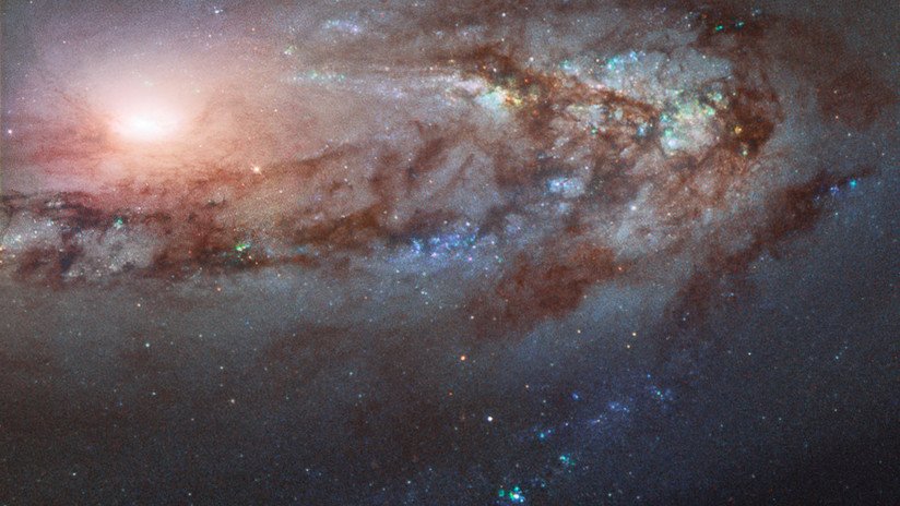 Captan una galaxia inusual que se mueve hacia la Vía Láctea, en contra de la expansión del Universo