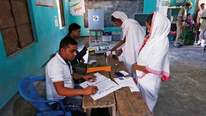 VIDEO: Un candidato indio llora al constatar que tiene menos votos que familiares
