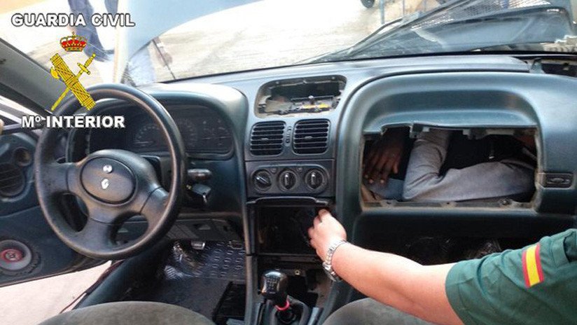 España: Rescatan a migrantes que trataban de entrar a Europa ocultos en dobles fondos de autos (FOTOS)
