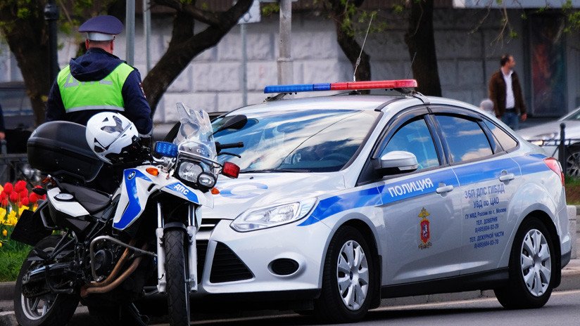 VIDEO: Policía rusa monta un operativo para encontrar un coche robado y resulta que el auto 'escapó' de su dueño
