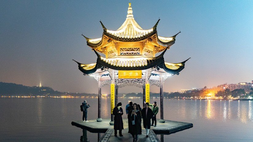 Bautizan en honor a un dios chino del agua al planeta enano más grande sin nombre