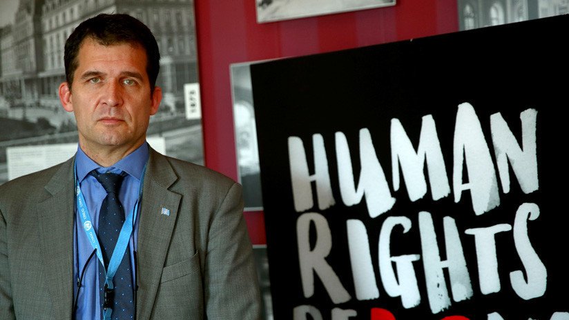 Relator especial de la ONU: "Assange era tan libre de irse como alguien en un bote en una piscina de tiburones"