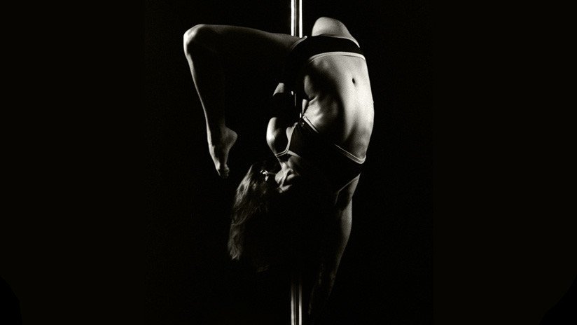 Un club español de fútbol se disculpa tras viralizarse su fiesta con una 'stripper' disfrazada de Catwoman