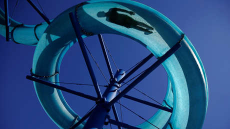 EE.UU.: Una niña fallece tras sufrir un paro cardíaco al lanzarse por un tobogán de agua