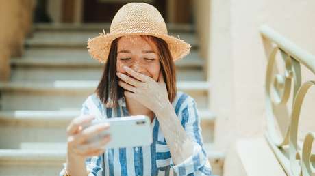 Adultos "no paran de reír" ante este método para que los bebés no se muevan al hacerles una radiografía