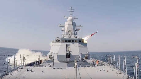 VIDEO: La corbeta rusa Stoiki dispara un misil contra un buque en un ejercicio de fuego real