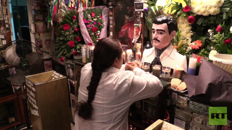 VIDEO: Cientos de personas conmemoran en México a Malverde, el 'santo de los narcotraficantes'