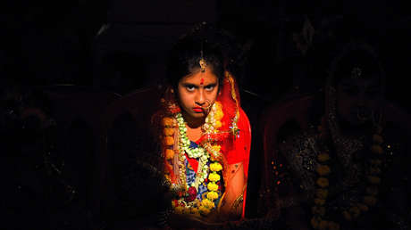 Un exempresario de la India que daba de comer a menores abusaba de niñas mientras lo grababa