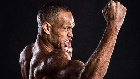 VIDEO: Luchador de artes marciales mixtas sufre convulsiones al ser noqueado con un impresionante golpe de su rival