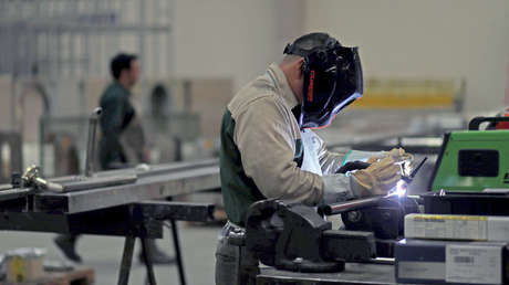 La producción industrial en Argentina cae 13,4 % en marzo