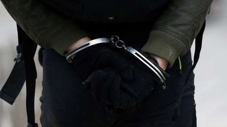 Un hombre que erróneamente estuvo en prisión 30 años por violación, sale de la cárcel y viola a una mujer