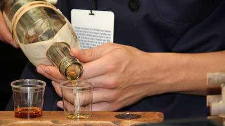 Una camarera enfrenta cargos por servir alcohol a un homicida antes de un tiroteo masivo en EE.UU.