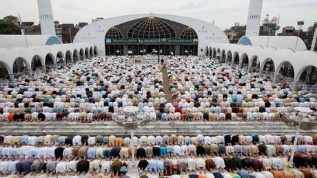 VIDEO: Al menos cinco muertos en una explosión cerca de un santuario sufí en Pakistán