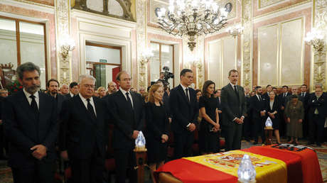 VIDEO: El presidente español saca de la capilla ardiente a un hombre que interrumpió el velatorio de Rubalcaba
