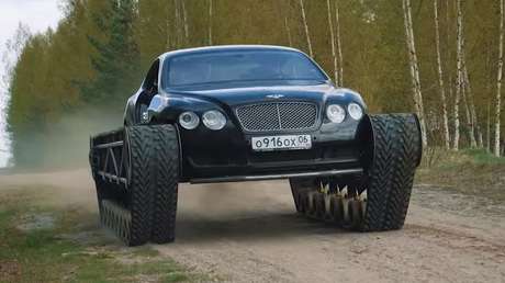 VIDEO: Entusiastas rusos transforman un coche Bentley en un tanque de lujo