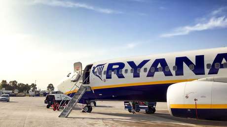 Morder a pasajeros, amenazar con "matar a cada uno" y otras acciones por las que este hombre nunca más podrá viajar con Ryanair