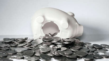 FOTOS: Niño rompe sus alcancías en una joyería de China y compra un anillo para su madre con centenares de monedas