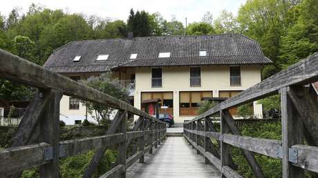 ¿Pacto de suicidio? La misteriosa muerte 'medieval' de tres personas atravesadas con flechas de ballesta