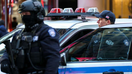 Arrestan a una policía de Nueva York por planear el asesinato de su exmarido y de una niña