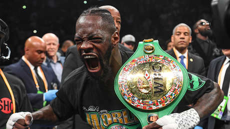 Un golpe 'explosivo': Deontay Wilder noquea a su rival en el primer asalto (VIDEO)