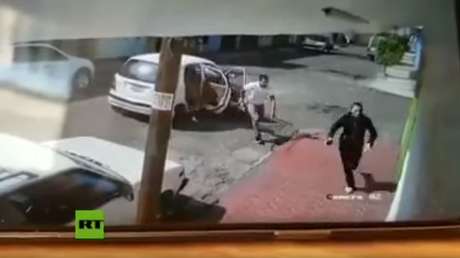 VIDEO: Una mujer se salva de ser secuestrada a plena luz del día en México gracias a su rápida reacción