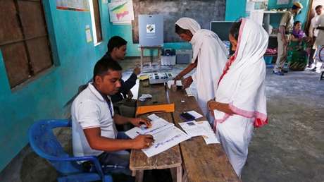 VIDEO: Un candidato indio llora al constatar que tiene menos votos que familiares