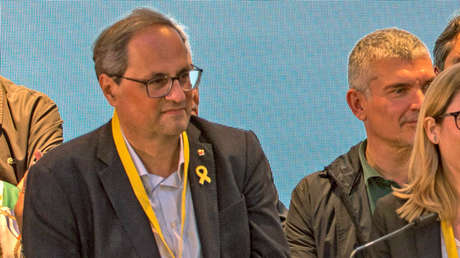 El presidente de Cataluña vuelve a colocar una pancarta en la que se refiere a los independentistas procesados como "presos políticos"