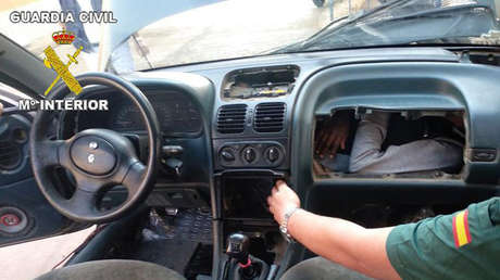 España: Rescatan a migrantes que trataban de entrar a Europa ocultos en dobles fondos de autos (FOTOS)