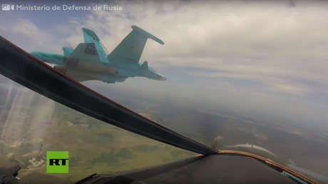 VIDEO: Cazas Su-34 rusos lanzan misiles de penetración durante ejercicios contra objetivos subterráneos
