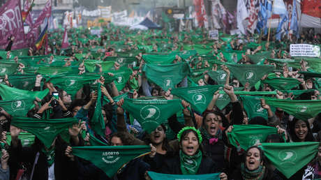 Una mujer muere en Argentina por un aborto clandestino, un día después de presentarse la ley para garantizar que sea seguro y legal