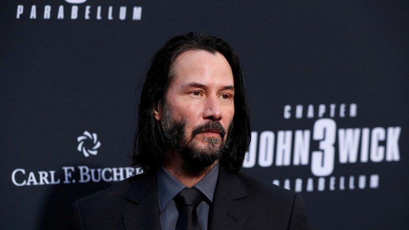 ¿Por qué Keanu Reeves evita tocar a las mujeres? Una serie de fotos del actor abre un debate en las redes sociales