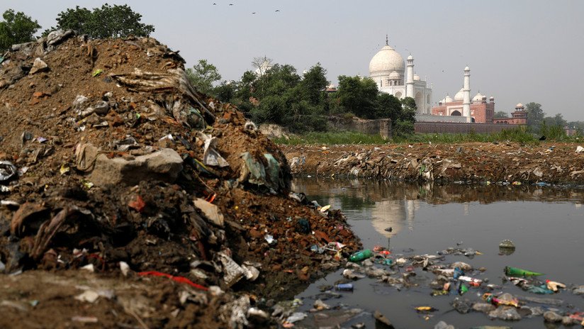 Nueva Delhi: Una montaña de basura, a punto de superar la altura del Taj Mahal