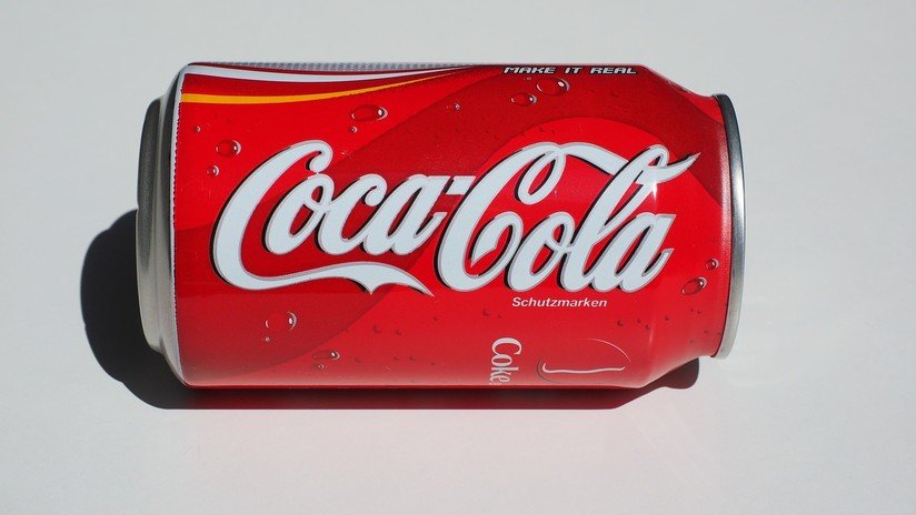 Video viral explica cómo 'convertir' una lata de aluminio en una de plástico transparente