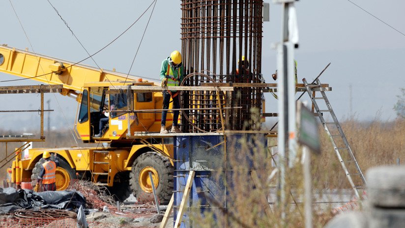 El fuego cruzado entre López Obrador y las suspensiones contra el Aeropuerto de Santa Lucía