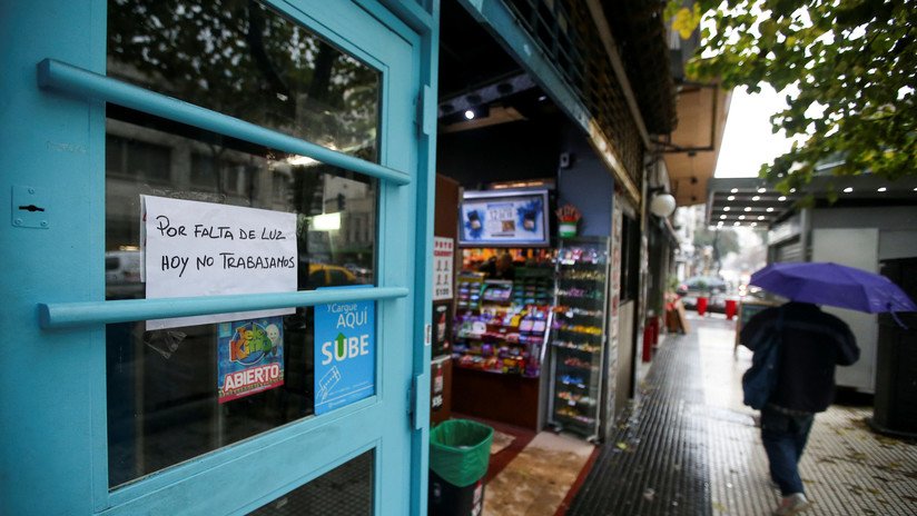 Algunas zonas de Argentina y Uruguay continúan sin luz tras el apagón del domingo