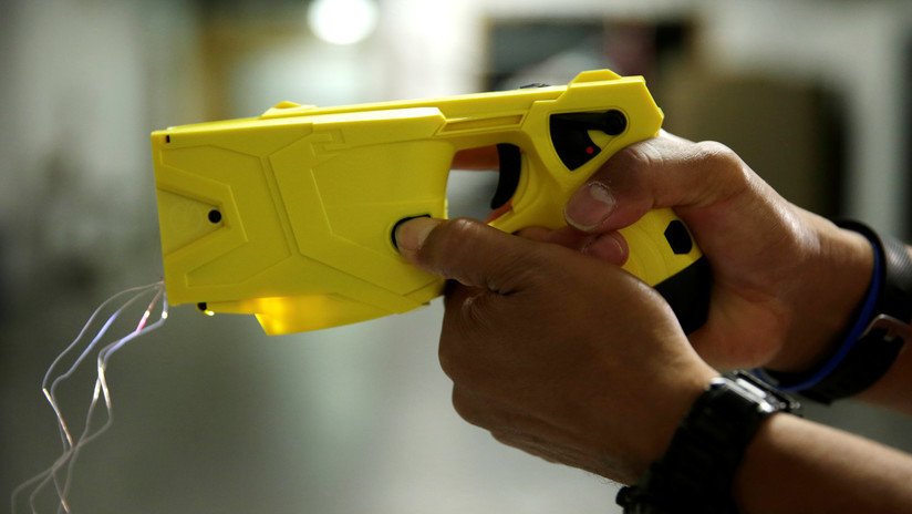 Publican video del arresto en EE.UU. de una mujer de 87 años que fue brutalmente aturdida con una pistola eléctrica por la policía