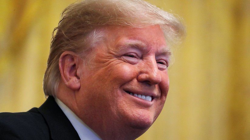 Trump comparte en Twitter un inusual video en el que sugiere que será presidente "por siempre"