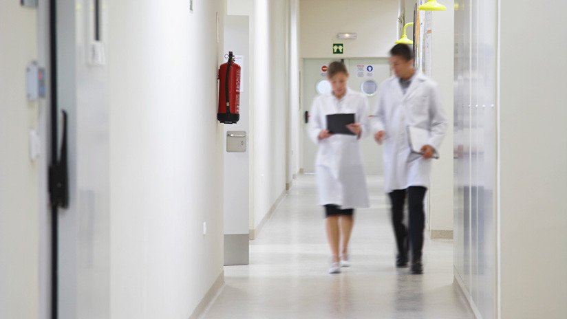 Birmania: Una doctora publica en Facebook fotos suyas en bikini y le retiran el título