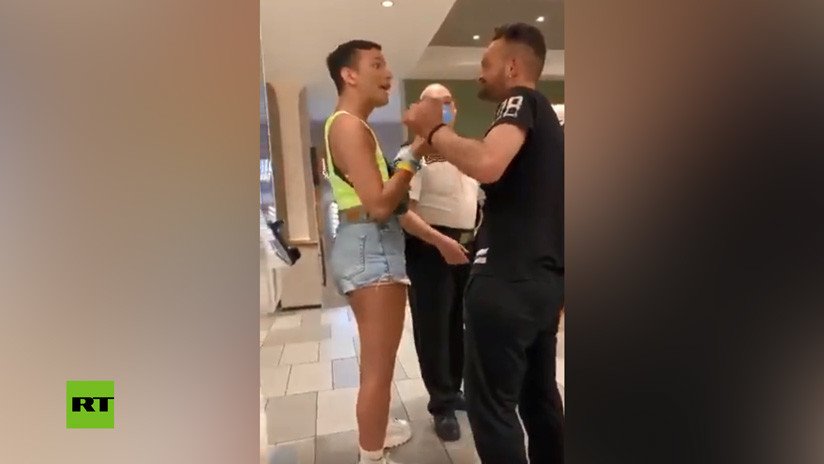 "Te voy a hacer heterosexual a hostias": Ataque homófobo en el inicio del Orgullo de Barcelona (VIDEO)